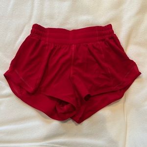 Lululemon Hotty Hott low rise shorts size 4 Red-NEVER WORN